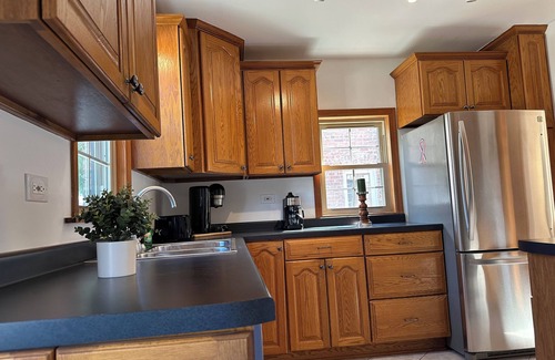Jefferson Park Casa | Charming Mid-Century Home Near O’Hare Airport