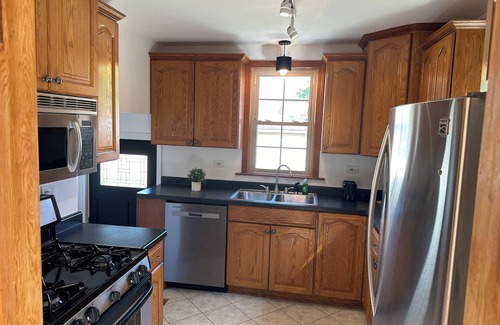 Jefferson Park Casa | Charming Mid-Century Home Near O’Hare Airport