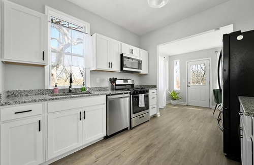 Rosedale Casa | Charming Midtown home in heart of KC. Safe, walkable neighborhood, weekly rates!