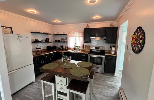 Tobyhanna Cabina | Charming, modern 2-bedroom tiny home/cabin with WiFi, AC in fabulous Tobyhanna