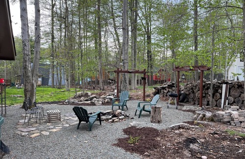 Tobyhanna Cabina | Charming, modern 2-bedroom tiny home/cabin with WiFi, AC in fabulous Tobyhanna