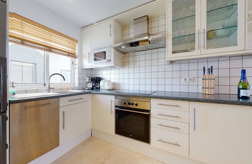 Playa de Mogan Condominio | Encantador y moderno apartamento con terraza, directamente en el mar, wifi gratis