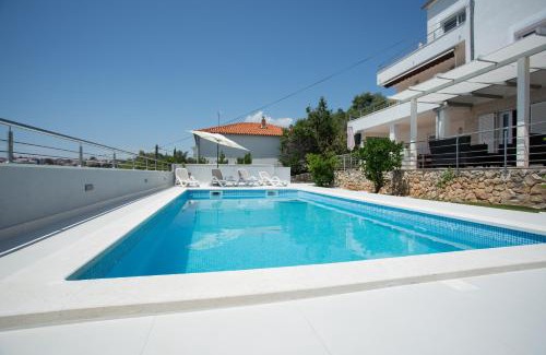 Businci Apartamento | Charming modern house with the new swimming pool - apartment Maya 1