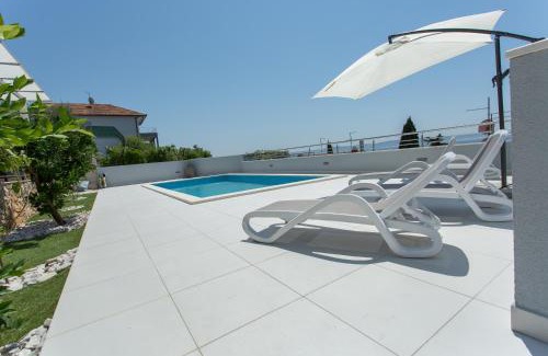 Businci Apartamento | Charming modern house with the new swimming pool - apartment Maya 1