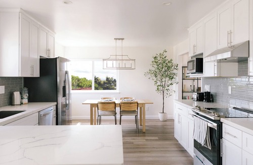San Leandro Casa | Charming Modern Luxe 4-bedroom home with WiFi in San Leandro