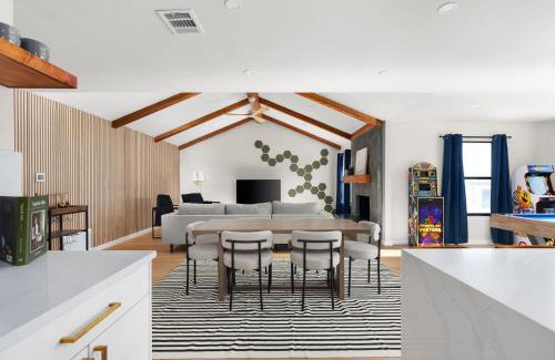 West Oak Hill Casa | Charming Modern Retreat in the Heart of Austin