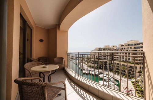 Paceville Apartamento | Charming Modern Seaview Apartment in Central Portomaso
