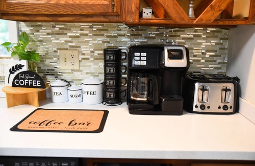 East Stroudsburg Chalet De Esquí | Charming Mountain House with Movie Theater