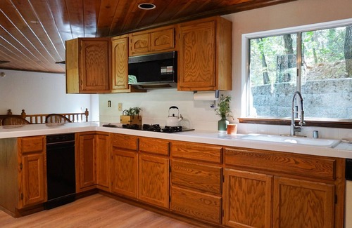 Blue Jay Cabina | Charming Mountain Cabin 3BR/3BA +Loft minutes from the lake