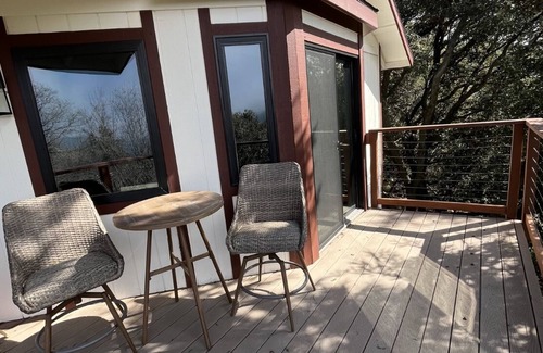 Crestline Cabaña | Charming Mountain Cottage. Crestline, CA. Pet-Friendly with Huge Backyard.