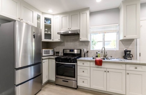 Monrovia Casa | Nueva casa de huéspedes independiente en Monrovia / Los Ángeles. Perfecto para viajes de negocios