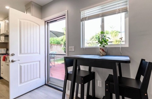 Monrovia Casa | Nueva casa de huéspedes independiente en Monrovia / Los Ángeles. Perfecto para viajes de negocios