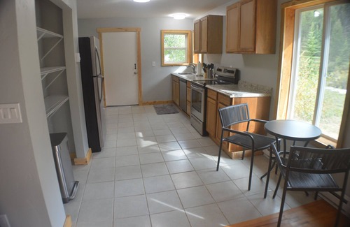 Grant Cabina | Charming Mountain Log Cabin Duplex Close to Trails