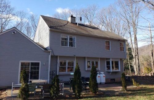 Cheshire Casa | Charming Mountain View Home - Hiking Trail Waterfall Skiing