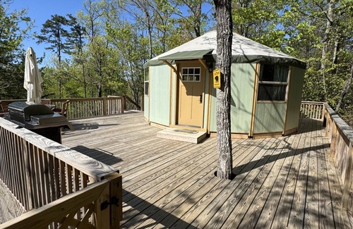 Walland Casa | Charming Mountain Yurt in Walland w/Full Bathroom, W&D, Hot Tub, Privacy!