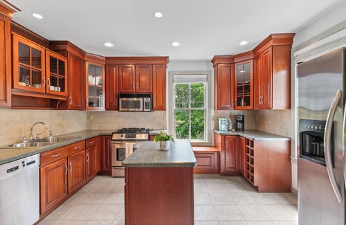 Mystic Casa | Charming Mystic Cottage- Downtown Location!