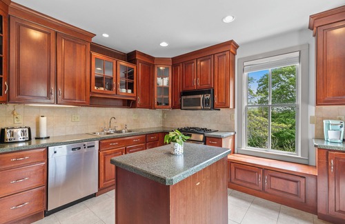 Mystic Casa | Charming Mystic Cottage- Downtown Location!