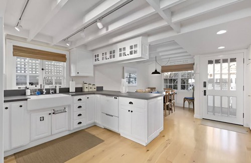 Capitola Casa | Charming Napa-inspired home on river, private dock, 2 min walk to beach, FP, BBQ