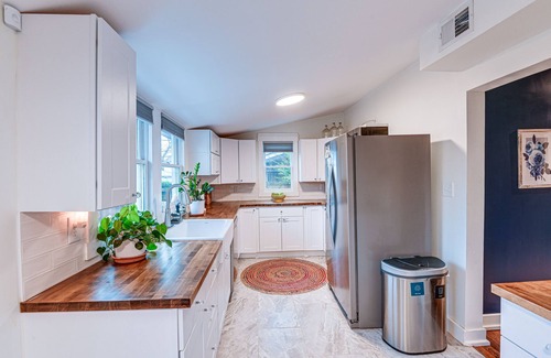 Urbandale Nations Casa | Charming Nashville Home w/ Fire Pit, Indoor Sauna!
