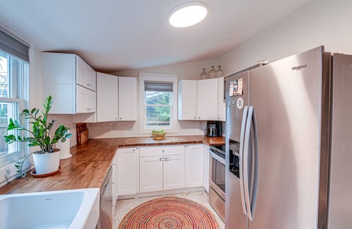 Urbandale Nations Casa | Charming Nashville Home w/ Fire Pit, Indoor Sauna!