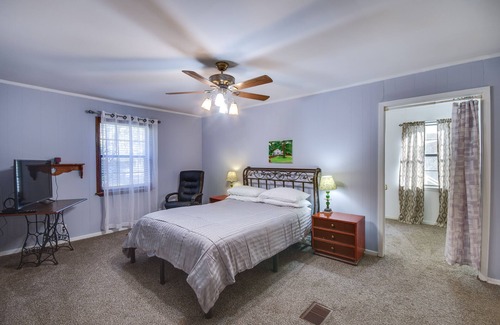 Roxie Cabaña | Charming Natchez Cottage w/ Sunroom!