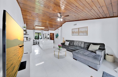 Homestead Otro | This spacious and beautiful farm house, to be in touch with nature.