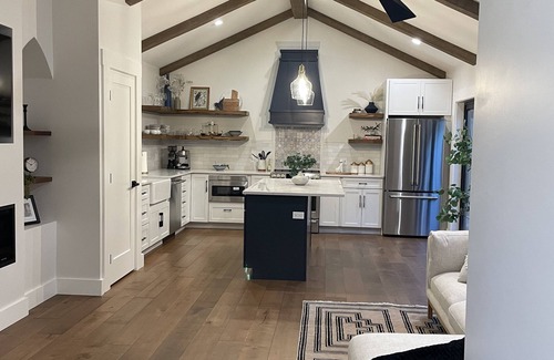 Upper East Cabaña | Charming New Casita Lower Riviera, Quiet, AC, 6 blocks to State St, Pet-Friendly