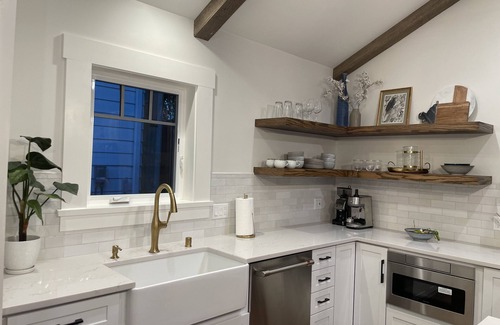 Upper East Cabaña | Charming New Casita Lower Riviera, Quiet, AC, 6 blocks to State St, Pet-Friendly