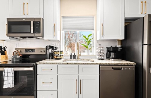 Roseville Apartamento | Charming New Unit in the Heart of Roseville
