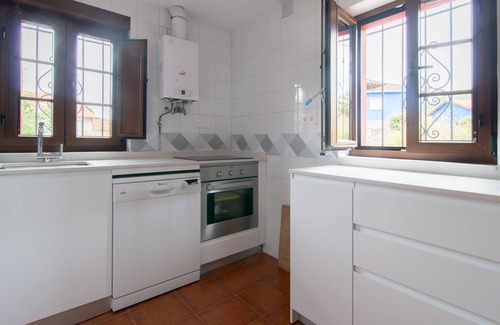Peruyes Cabaña | Encantadora casa rural recién renovada con amplio terreno de uso exclusivo