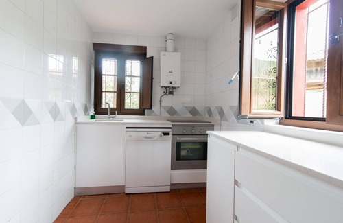 Peruyes Cabaña | Encantadora casa rural recién renovada con amplio terreno de uso exclusivo