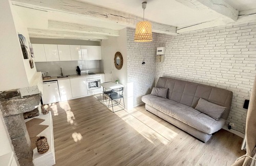 Granville Apartamento | Encantador estudio nuevo con terraza - admite mascotas, Wi-Fi gratis