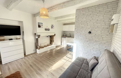 Granville Apartamento | Encantador estudio nuevo con terraza - admite mascotas, Wi-Fi gratis