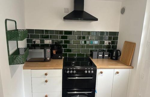 Brecon Casa | Charming newly renovated 3 bed cottage in Brecon town with private garden & pets welcome