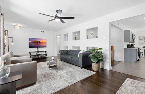 Northwest Dallas Casa | 5 STAR House - Cozy & Charming Centrally Located