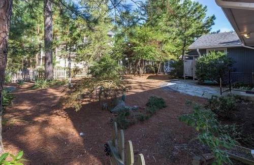 North Shores Casa | Charming North Shores Ranch Home: Pool, Tennis, Private Beach & Trails!