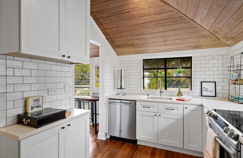 Northwood Shores Cabaña | Charming Northwood Cottage.