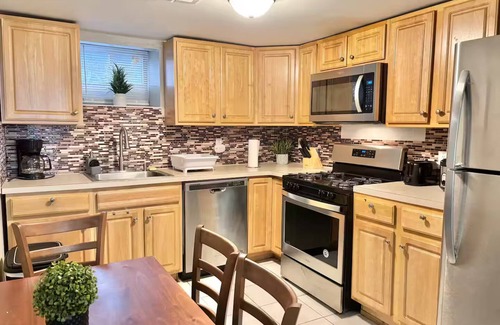 North Bergen Apartamento | Charming NYC-Themed Retreat in North Bergen – Just Minutes from Midtown!