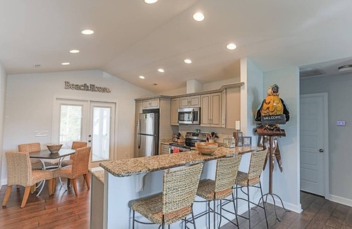 Tranquil Harbour Casa | * NUEVO Oak Island 3BR / 2BA Cottage - Perfecto para su próxima escapada a la playa *