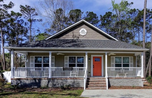 Tranquil Harbour Casa | * NUEVO Oak Island 3BR / 2BA Cottage - Perfecto para su próxima escapada a la playa *