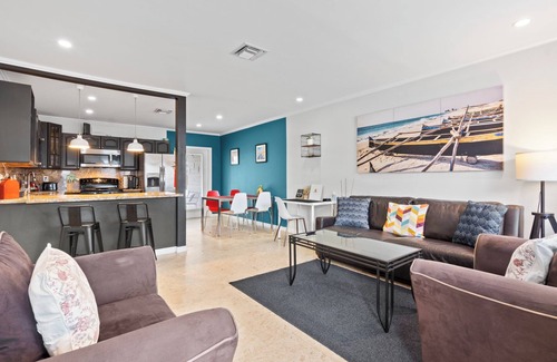 South Middle River Apartamento | Charming Oasis with a Pool