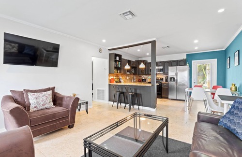 South Middle River Apartamento | Charming Oasis with a Pool