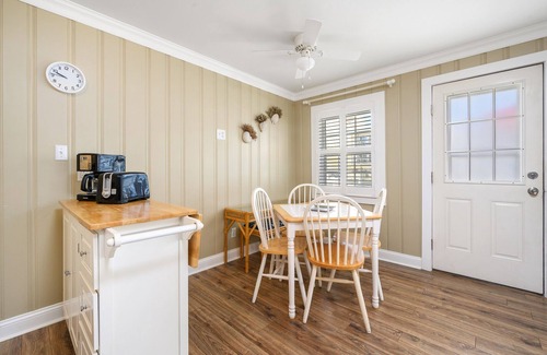 Midtown Ocean City Cabaña | Charming Oceanblock Cottage just steps to beach!! FREE LINENS