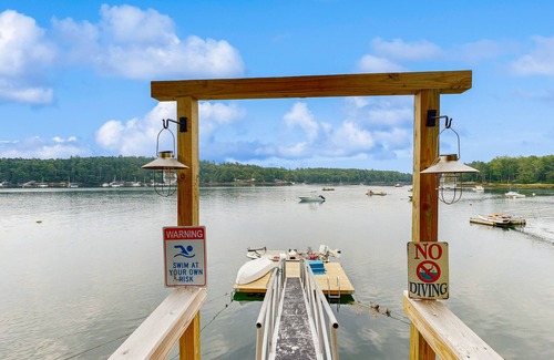 Mac Mahan Casa | Charming Oceanfront Home with Stunning Water Views and Wifi