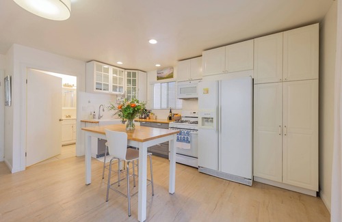Meiners Oaks Casa | Charming Ojai bungalow in great location with mountain views!
