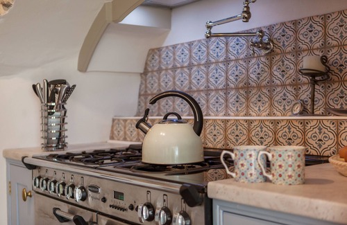 Macroom Casa | Encantadora casa restaurada con cal y piedra antigua granja