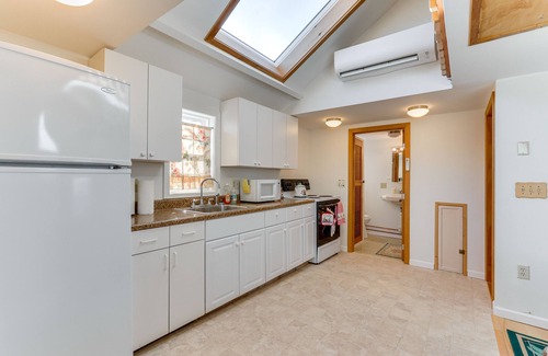Old Lyme Cabaña | Charming Old Lyme Cottage, Steps to Private Beach!