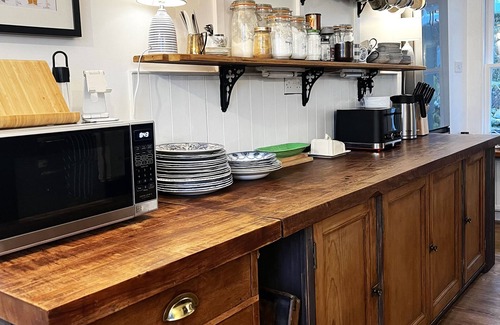 Furnace Cabaña | Charming Old Schoolhouse - Cosy 3 Bedroom Cottage