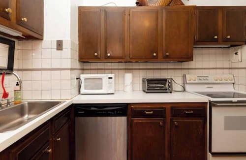Coconut Grove Cabaña | Charming open floor plan cottage in desirable Miami, fast WiFi, walk to all