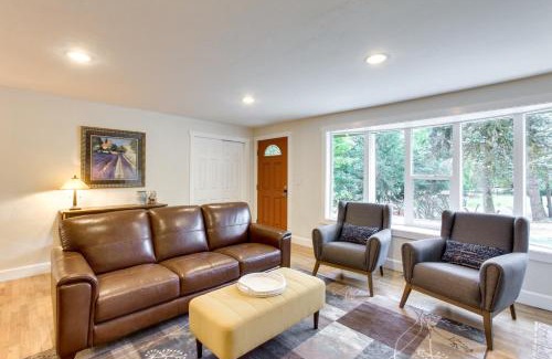 Thurston Casa | Charming Oregon Home with Private Pickleball Court!